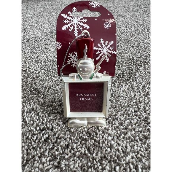 NWT Vintage Christmas Tree Ornament Silver Metal Toy Soldier 3.5” Picture Frame - Picture 1 of 8